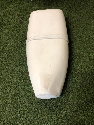 Vespa standard seat damaged - vespa,